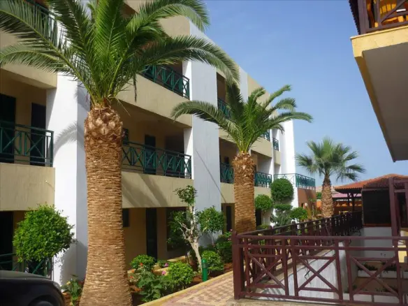 Hotel Of 2500 M² In Crete