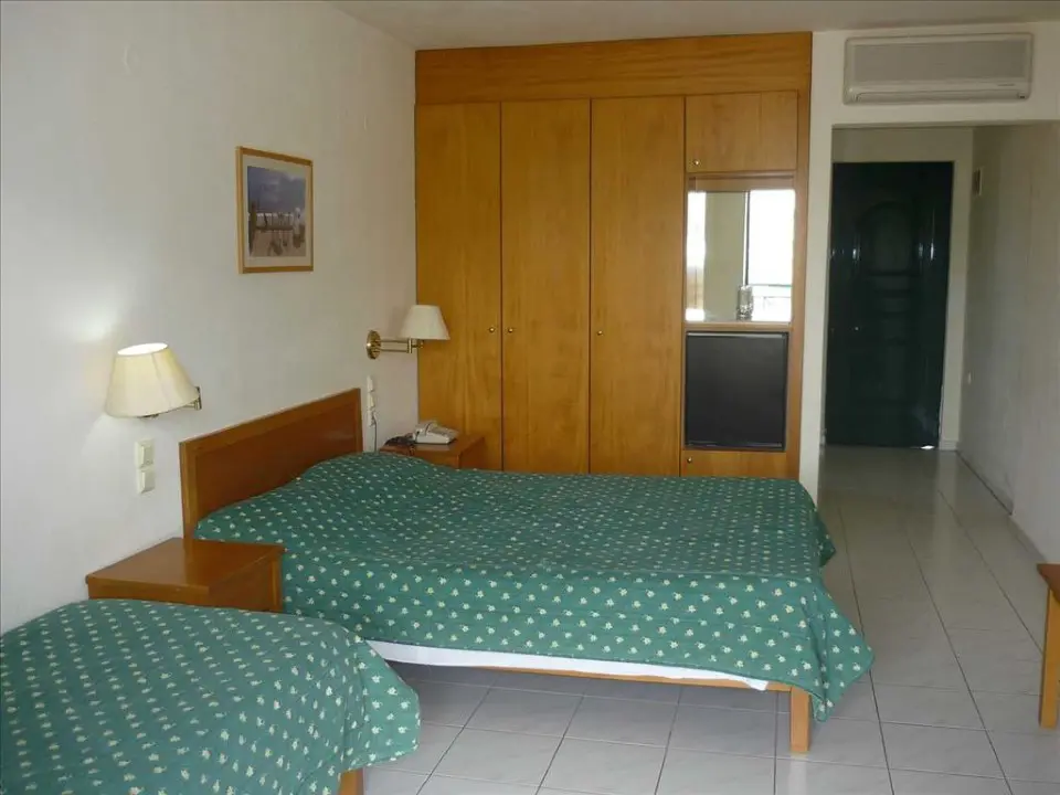 Hotel Of 2500 M² In Crete