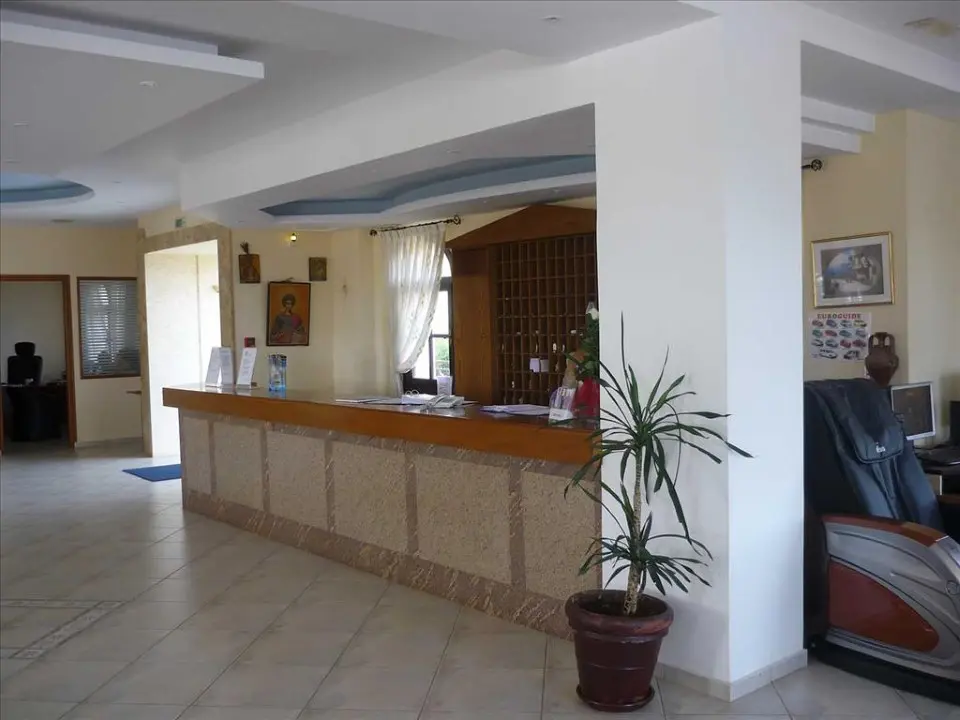 Hotel Of 2500 M² In Crete
