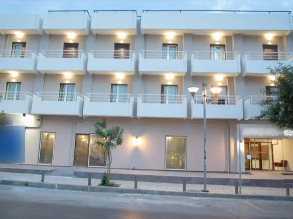 Hotel Of 2060 M² In Crete