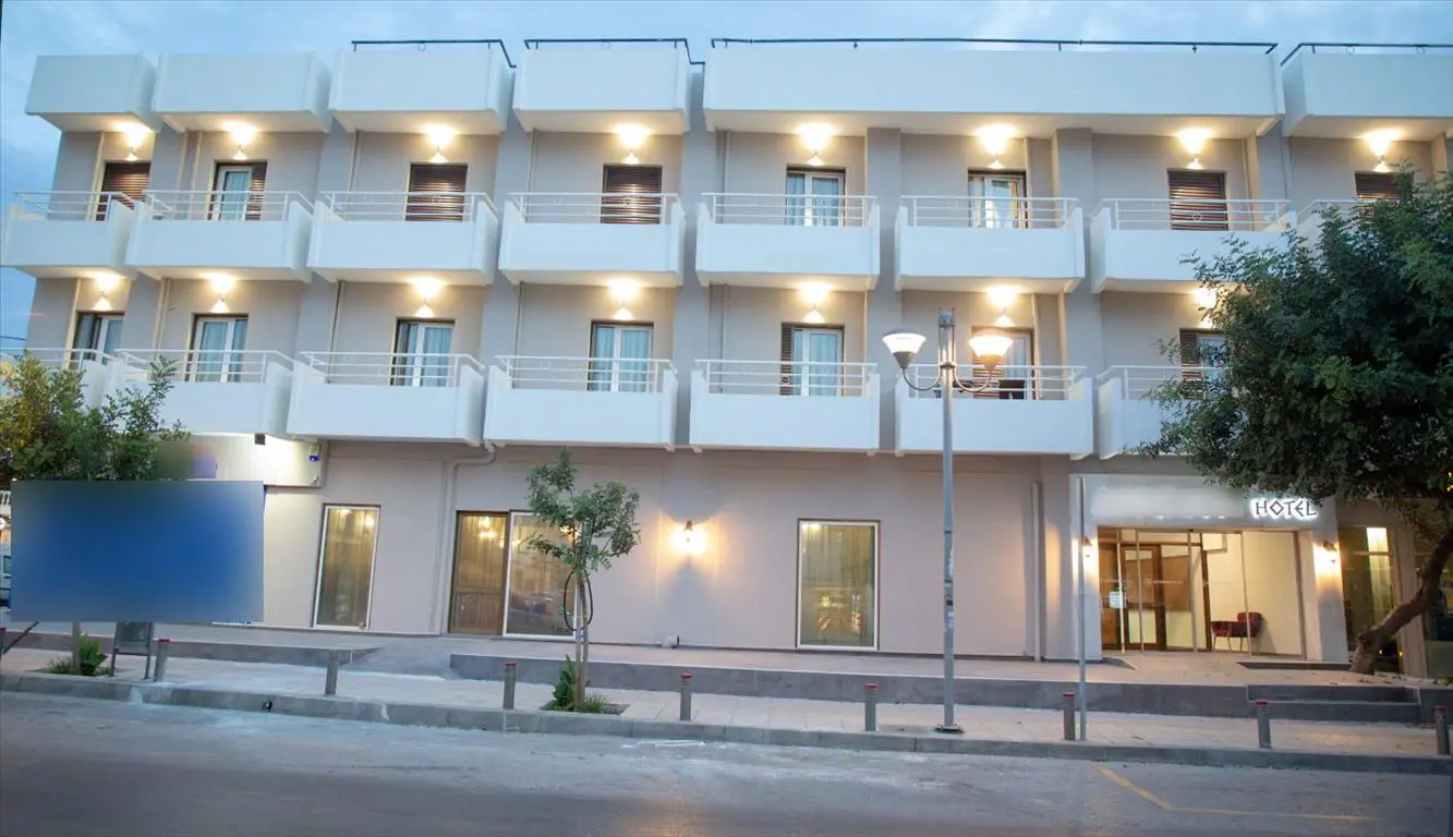 Hotel Of 2060 M² In Crete