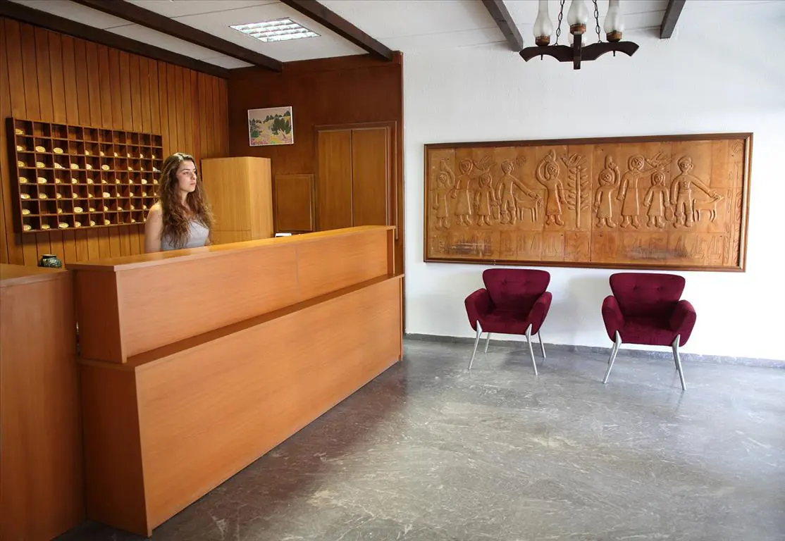 Hotel Of 2060 M² In Crete