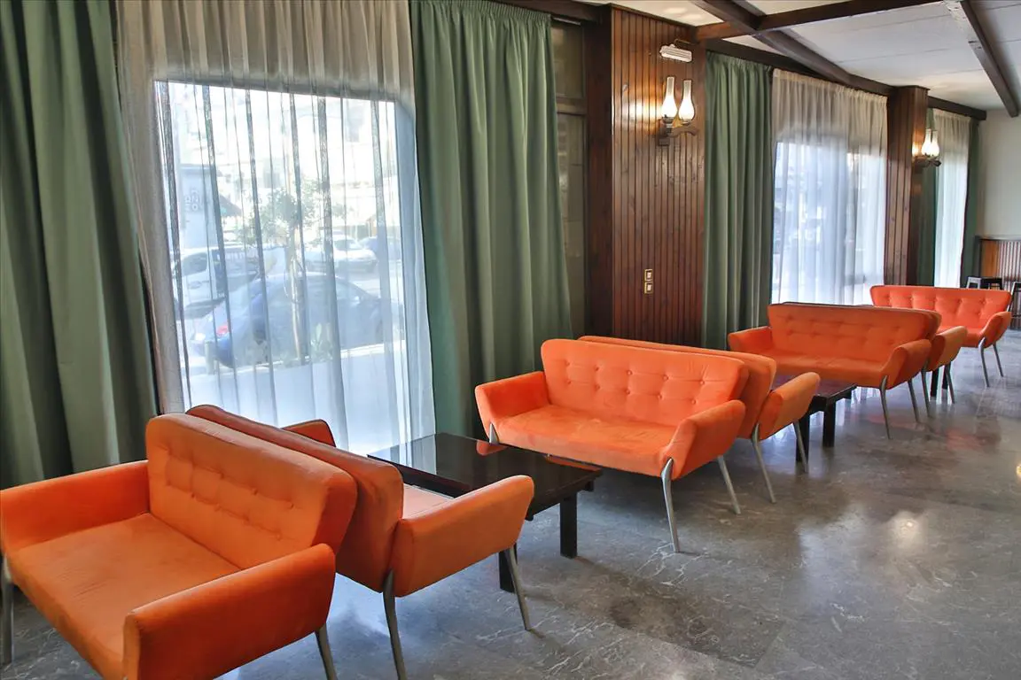 Hotel Of 2060 M² In Crete