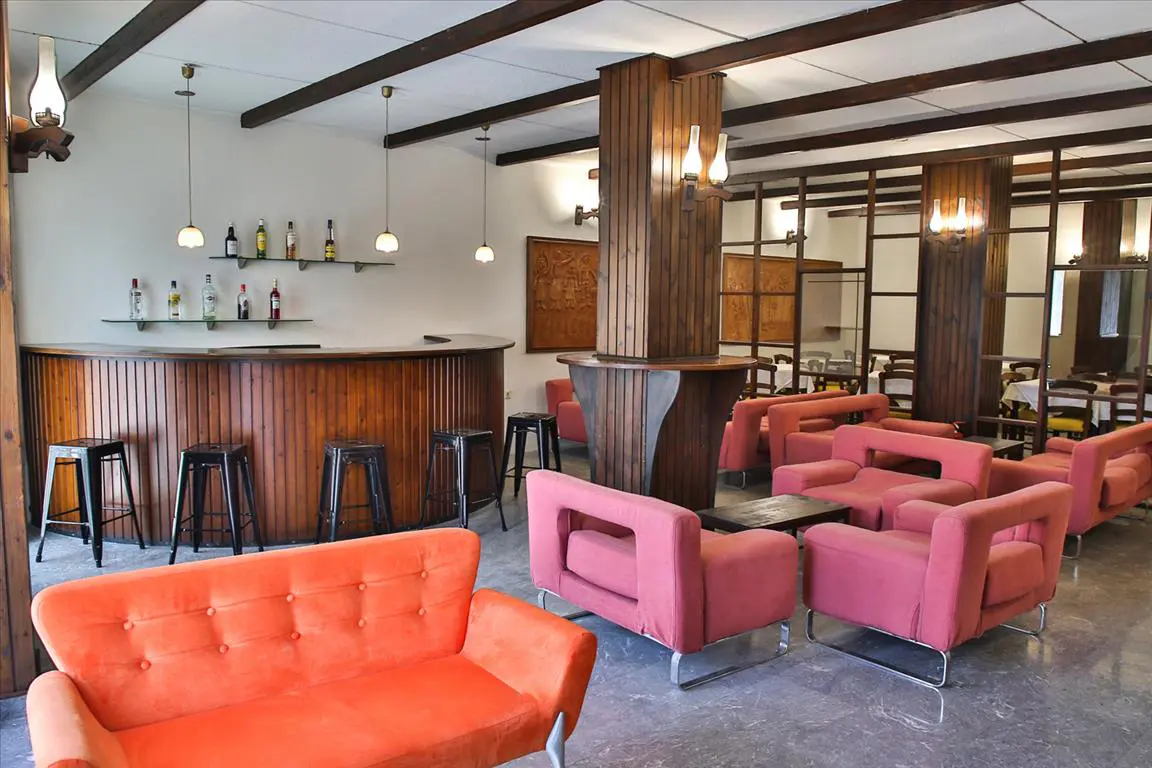 Hotel Of 2060 M² In Crete