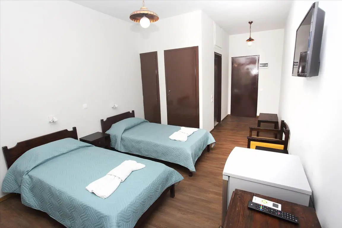 Hotel Of 2060 M² In Crete