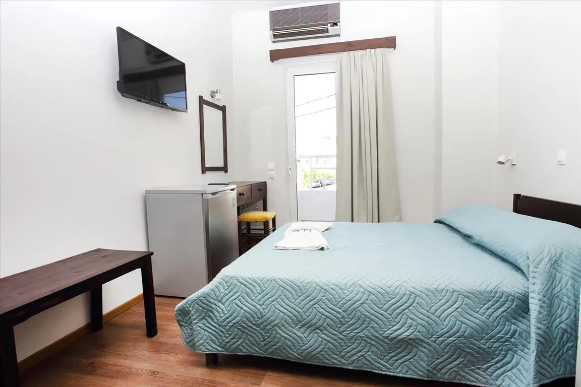 Hotel Of 2060 M² In Crete