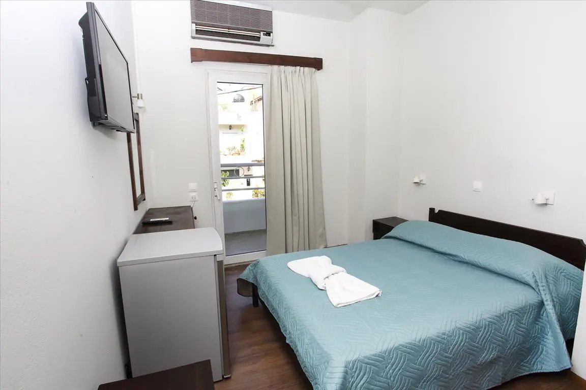 Hotel Of 2060 M² In Crete