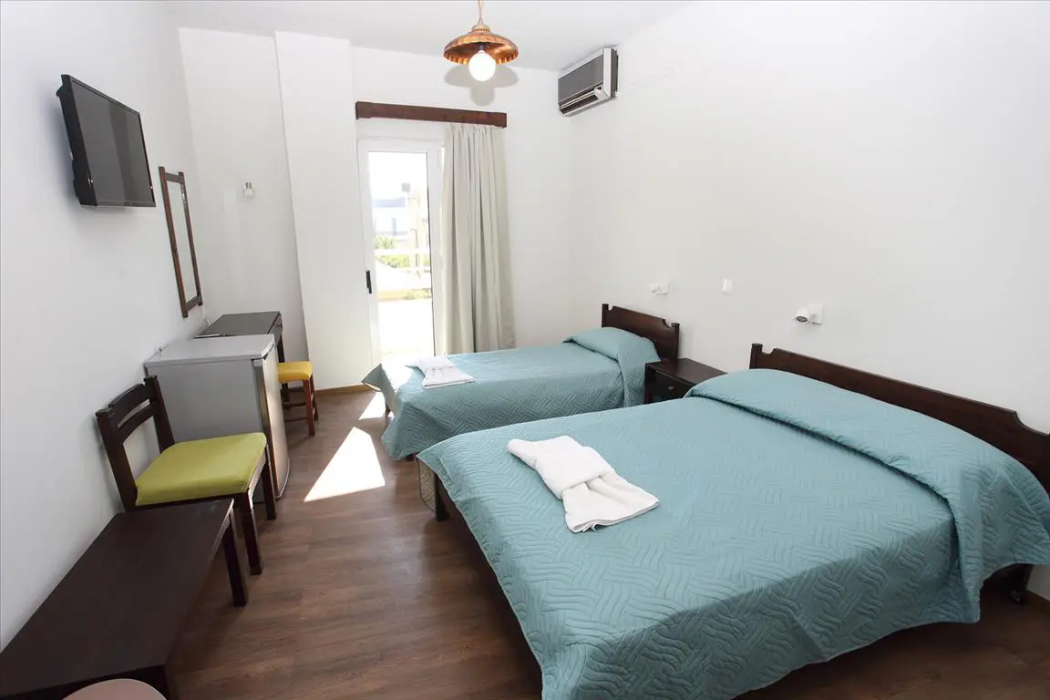 Hotel Of 2060 M² In Crete