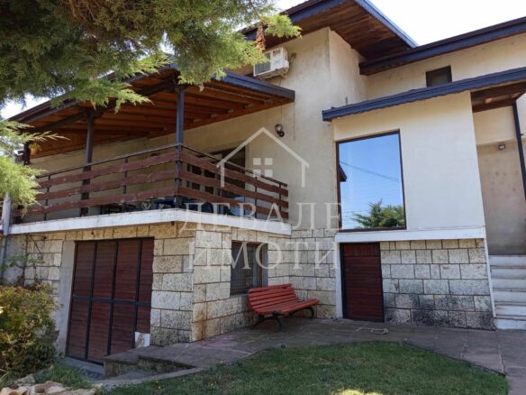 House Of 231 M² With Garage In Solid Two-storey