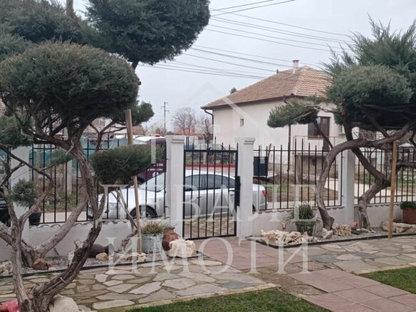 House Of 231 M² With Garage In Solid Two-storey