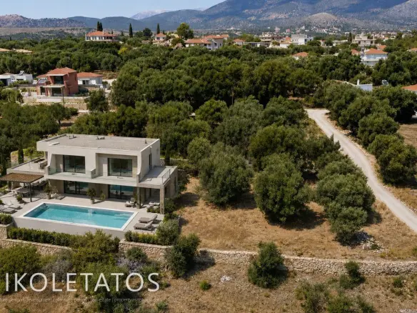 Land Of 1000 M² In Pessada, Greece
