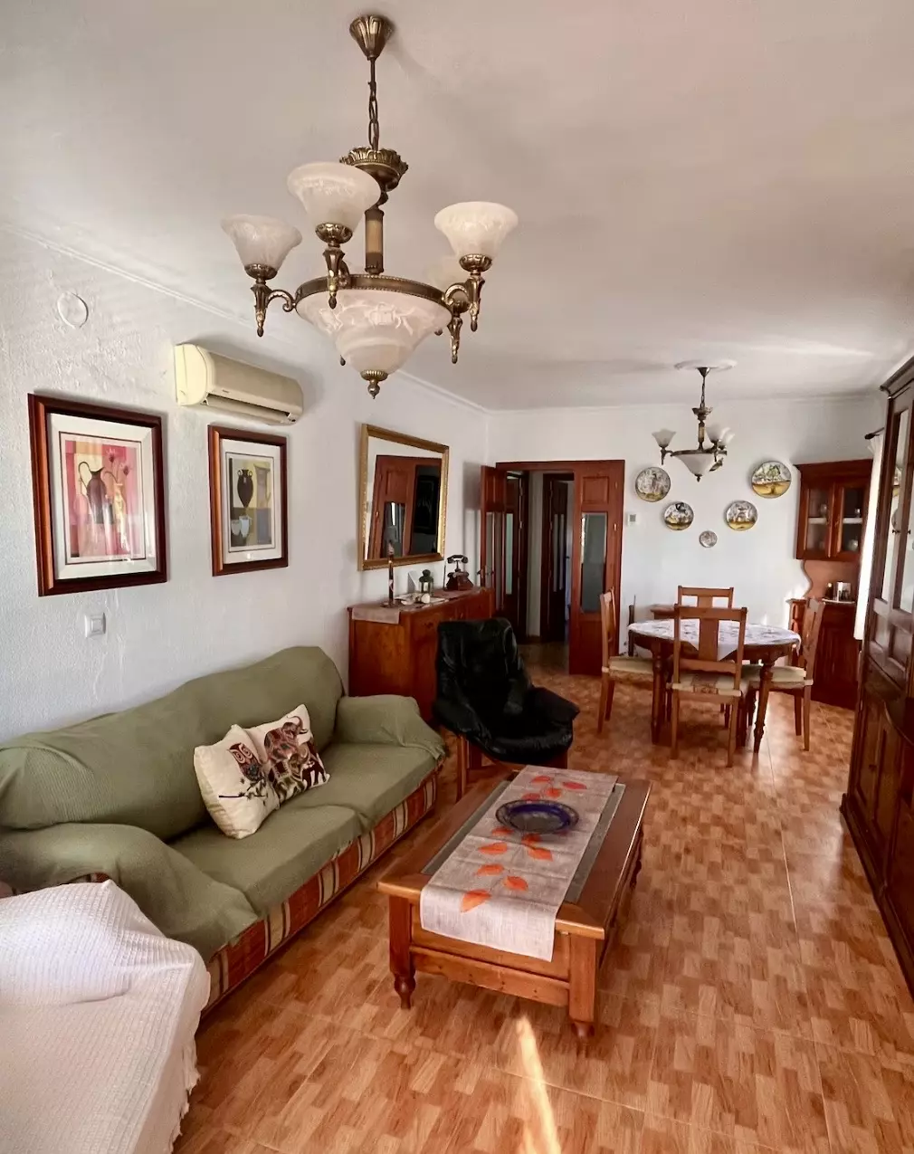 Villa Of 400 M² With Private Pool And 2,000 M² Plot Near Seville