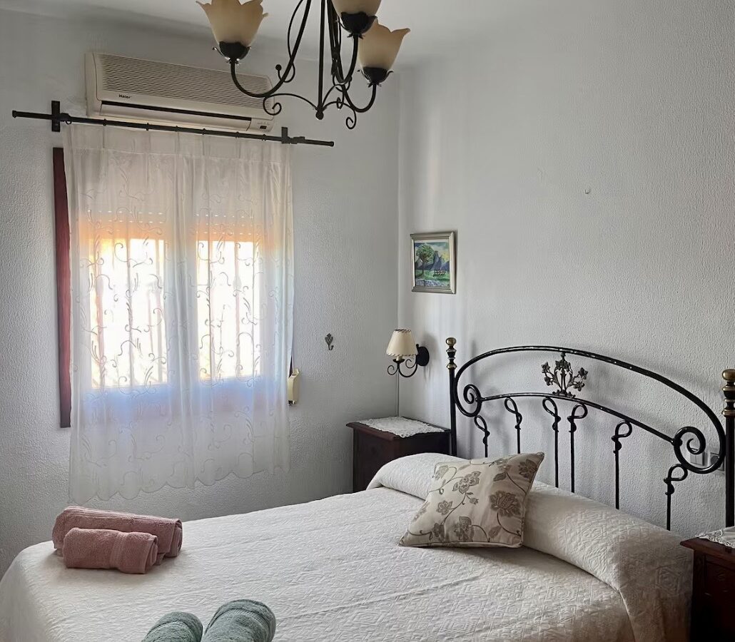Villa Of 400 M² With Private Pool And 2,000 M² Plot Near Seville