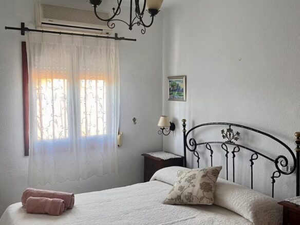 Villa Of 400 M² With Private Pool And 2,000 M² Plot Near Seville