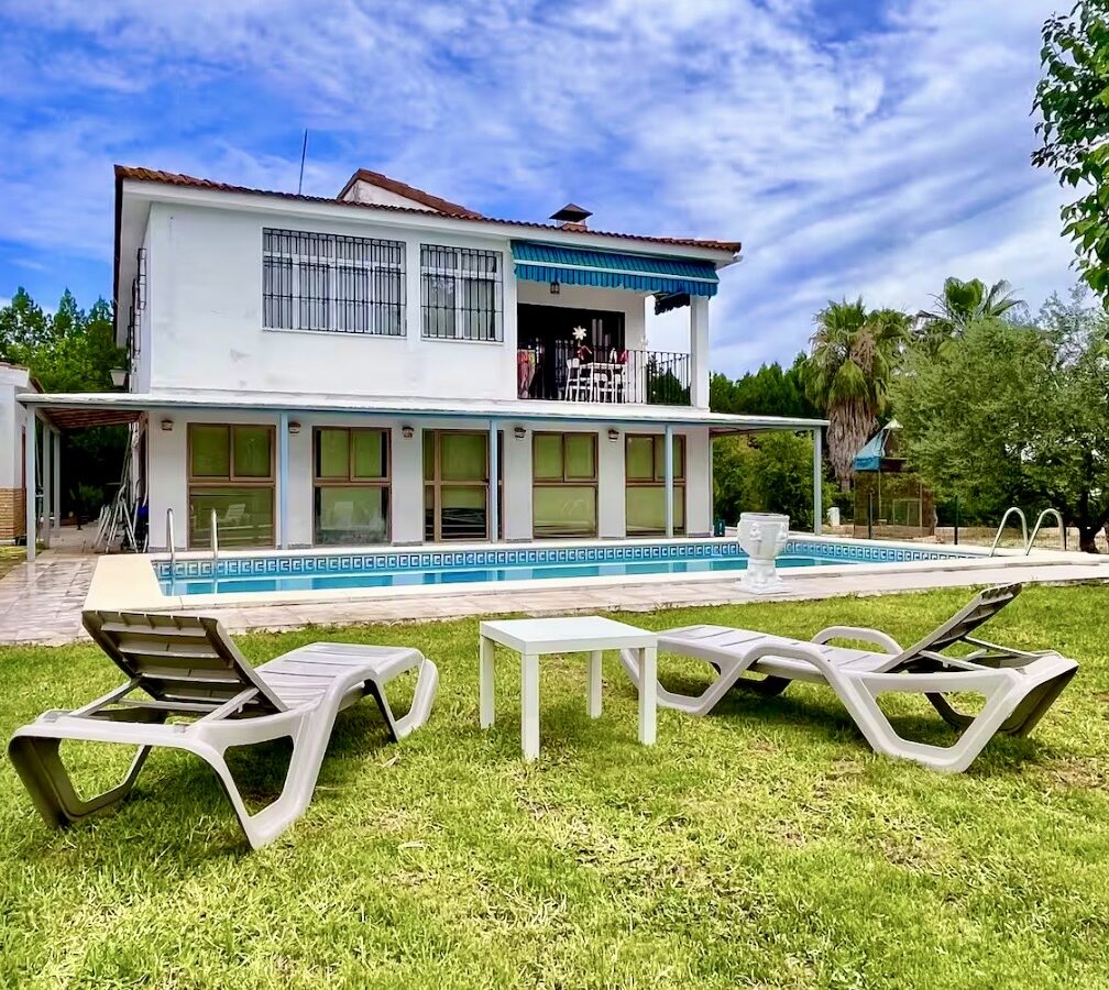 Villa Of 400 M² With Private Pool And 2,000 M² Plot Near Seville