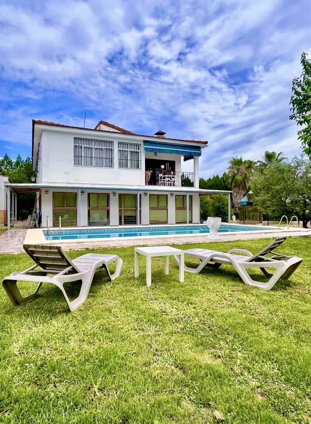 Villa Of 400 M² With Private Pool And 2,000 M² Plot Near Seville