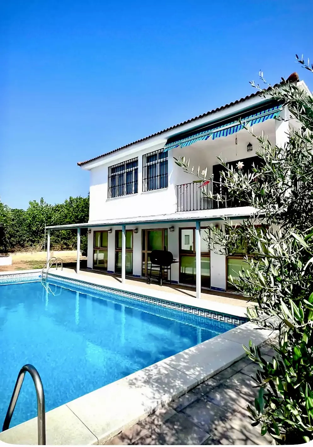 Villa Of 400 M² With Private Pool And 2,000 M² Plot Near Seville