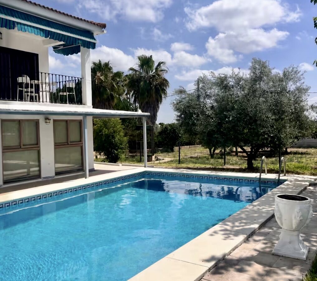 Villa Of 400 M² With Private Pool And 2,000 M² Plot Near Seville