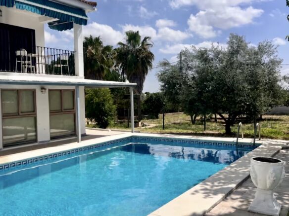 Villa Of 400 M² With Private Pool And 2,000 M² Plot Near Seville