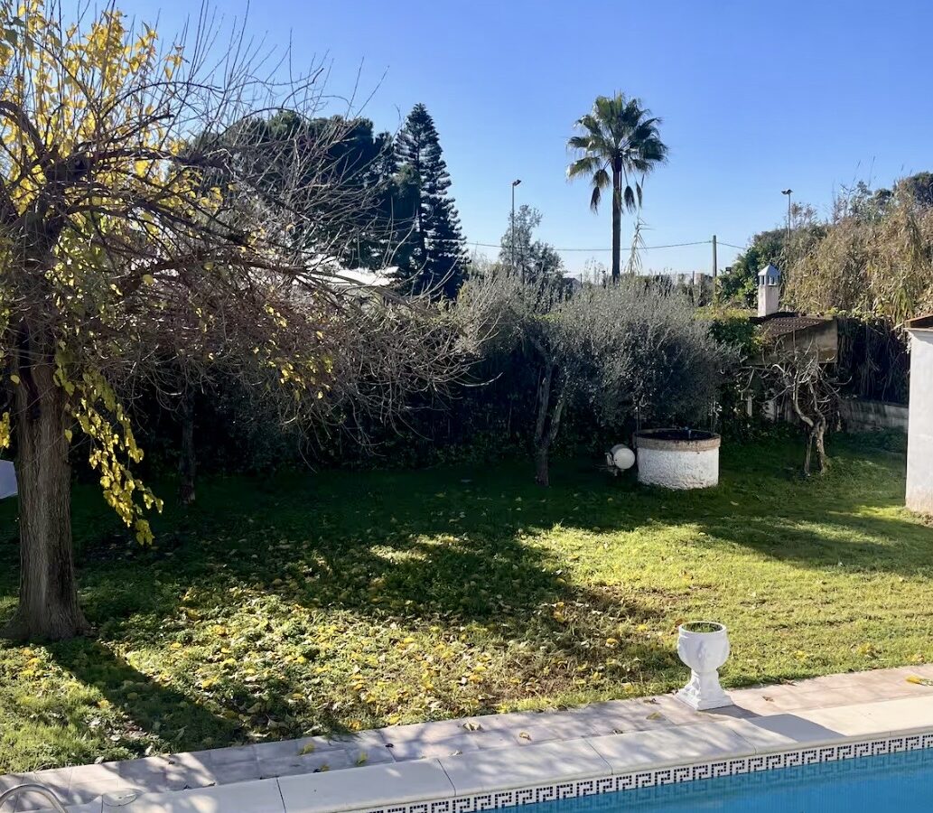 Villa Of 400 M² With Private Pool And 2,000 M² Plot Near Seville