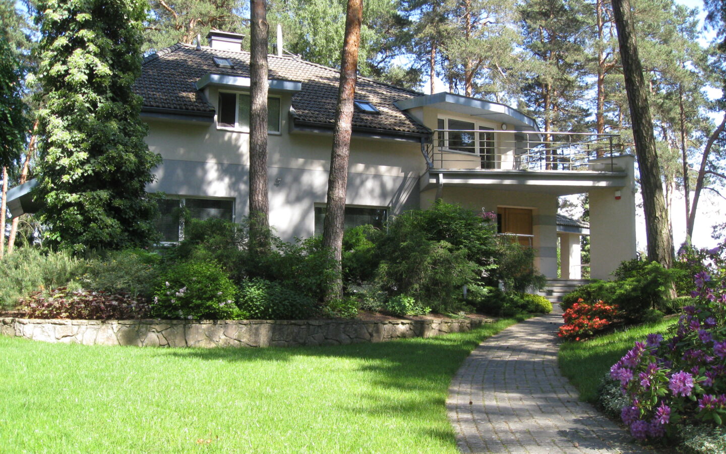 House Of 453 M² With Private Garden In Mežaparks, Riga