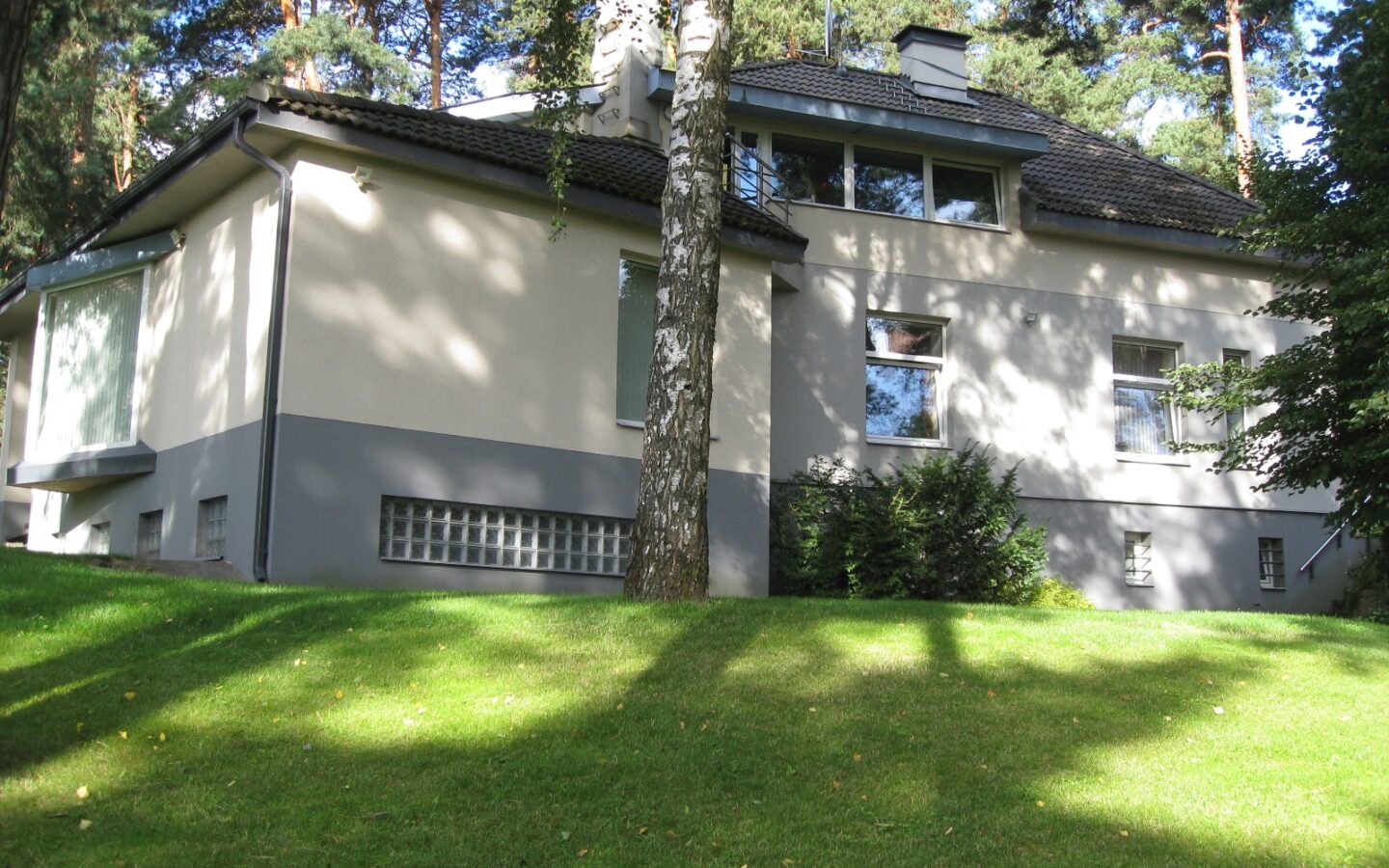 House Of 453 M² With Private Garden In Mežaparks, Riga