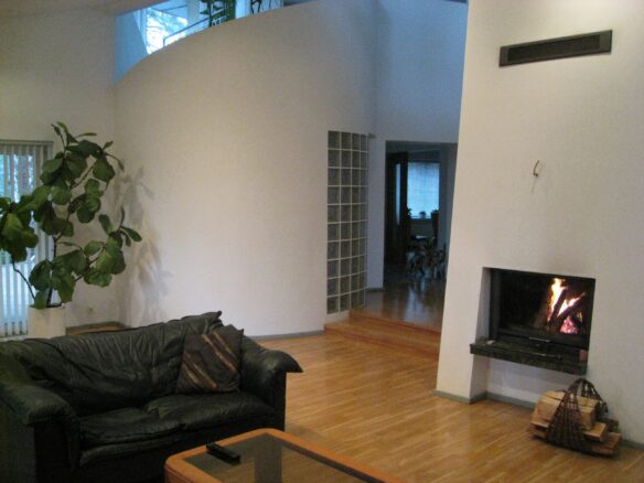 House Of 453 M² With Private Garden In Mežaparks, Riga