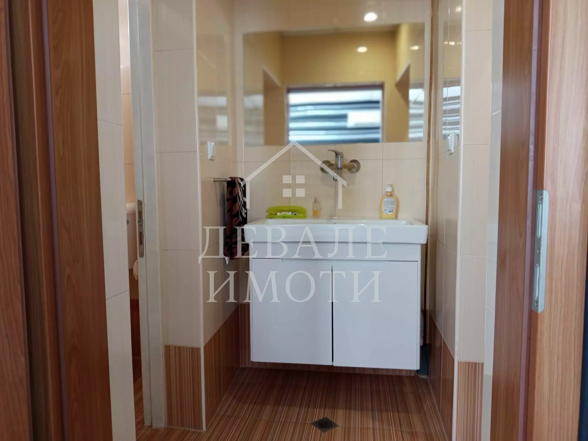 Independent Commercial Property Of 1089 M²