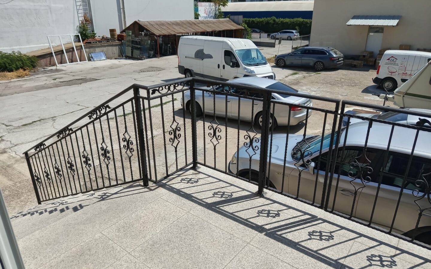 Independent Commercial Property Of 1089 M²