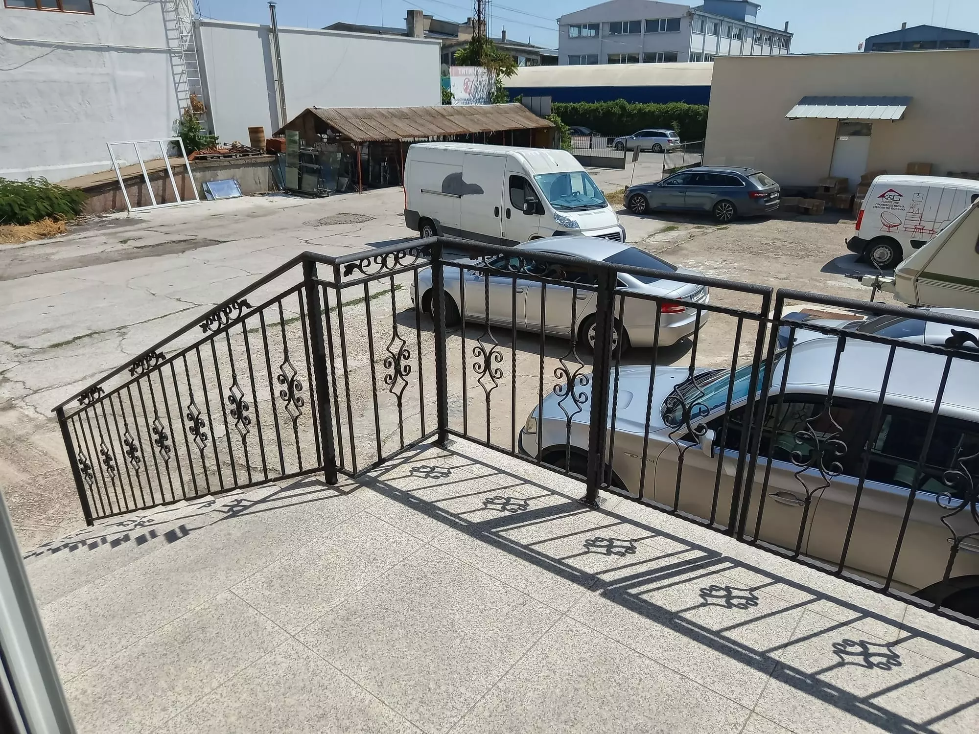 Independent Commercial Property Of 1089 M²