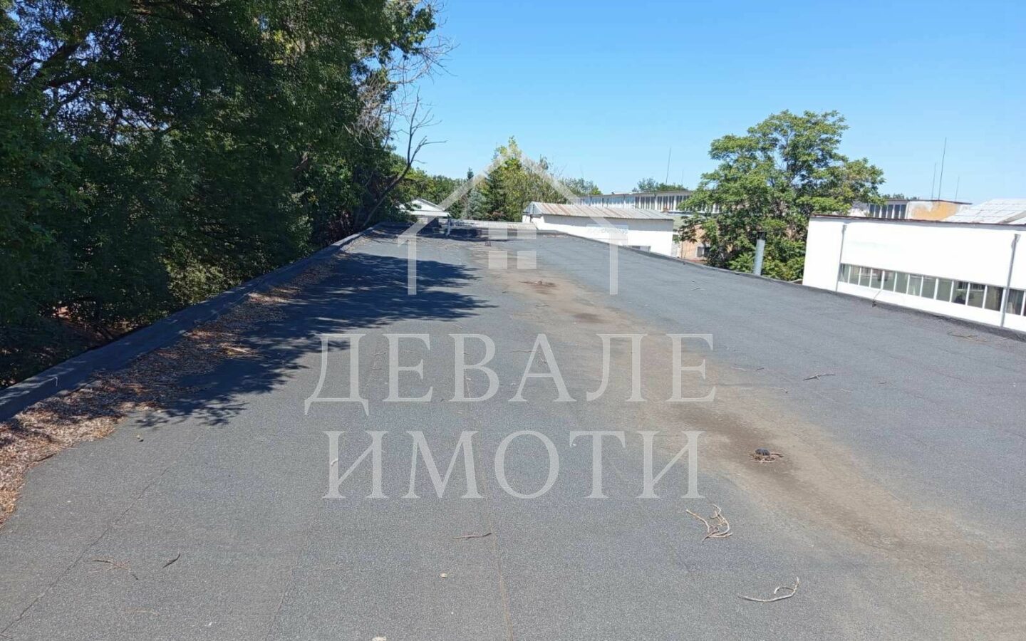 Independent Commercial Property Of 1089 M²