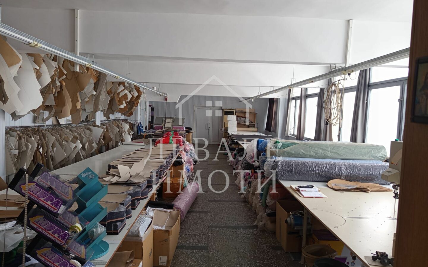 Independent Commercial Property Of 1089 M²
