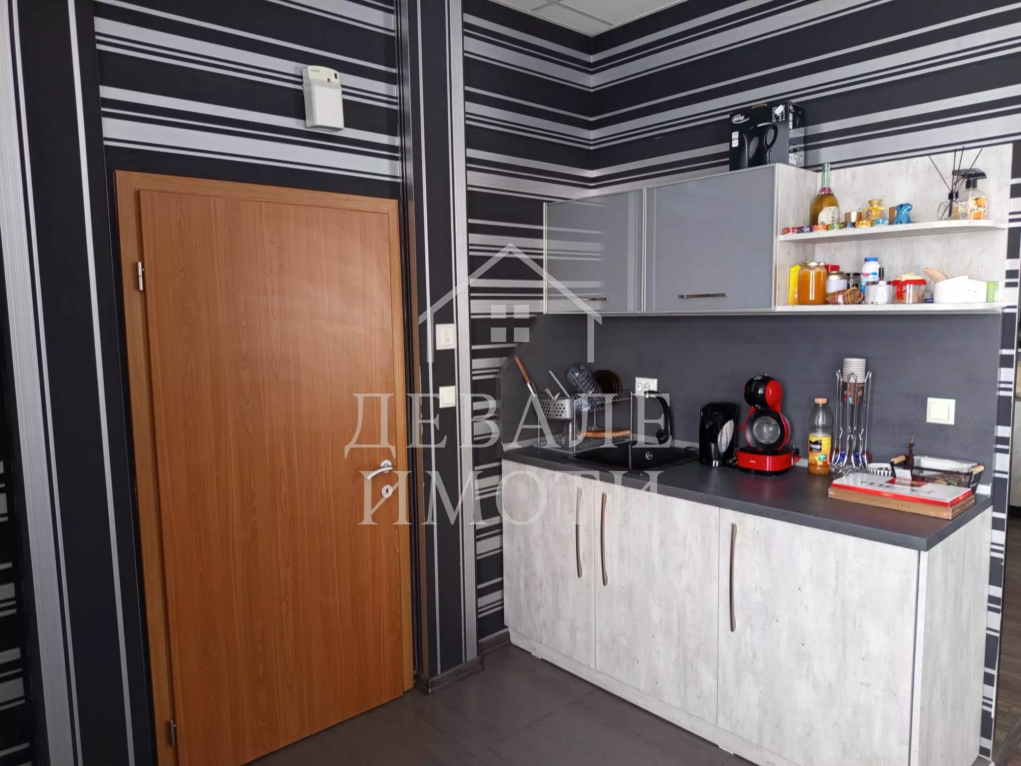 Independent Commercial Property Of 1089 M²