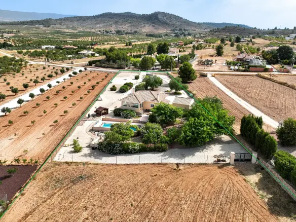 2-bedroom Detached Villa In Pinoso, Spain (173 M²)
