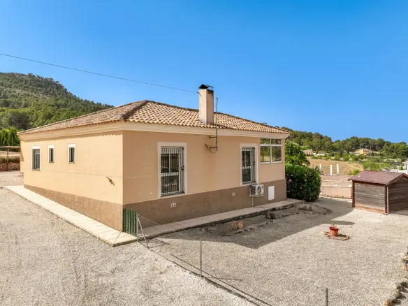 2-bedroom Detached Villa In Pinoso, Spain (173 M²)