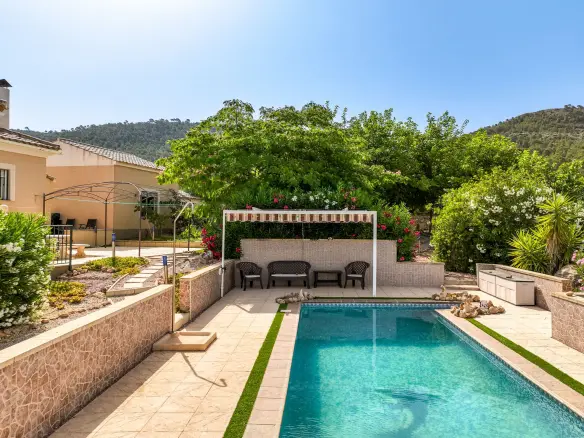 2-bedroom Detached Villa In Pinoso, Spain (173 M²)