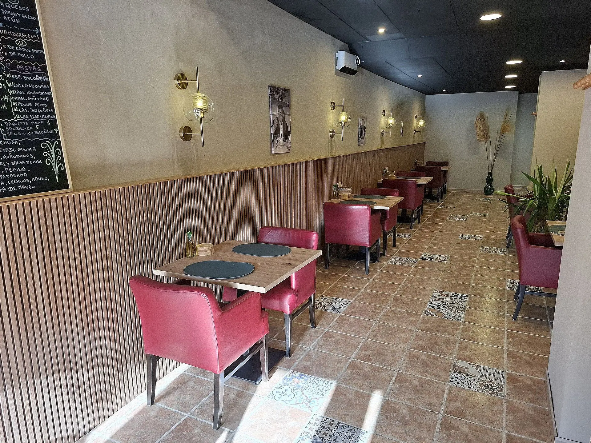 Commercial Of 150 M² In Pinoso, Spain