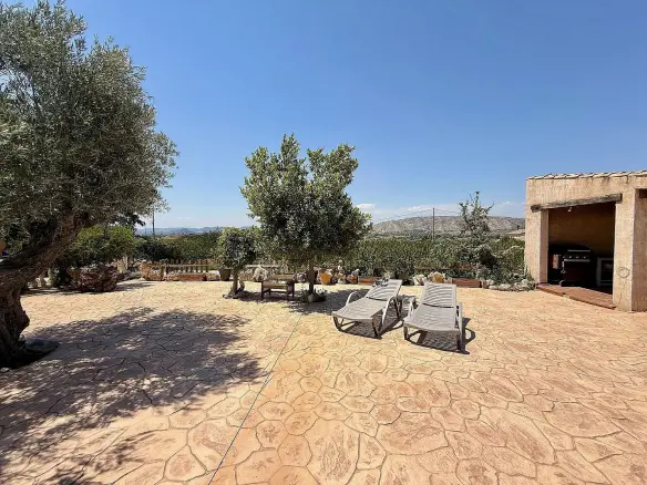 4-bedroom Country House In Villena, Spain (242 M²)
