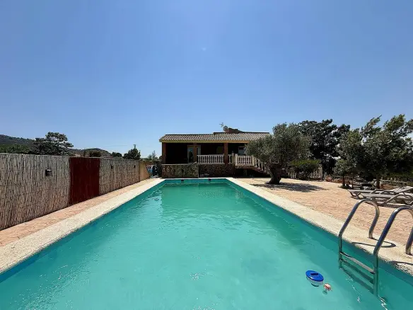 4-bedroom Country House In Villena, Spain (242 M²)