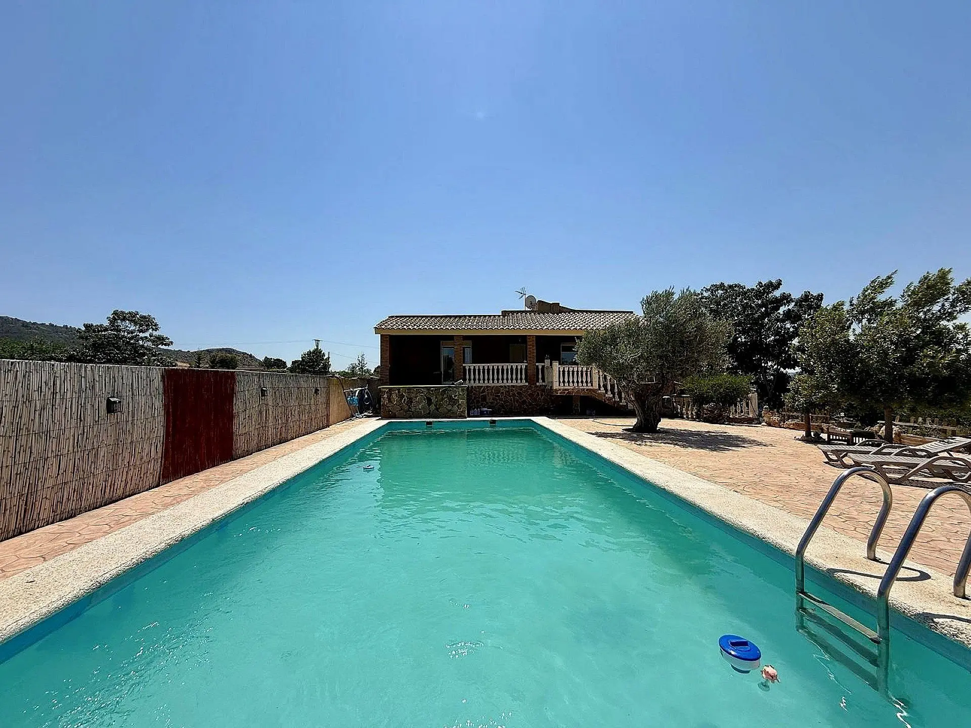 Country House Of 242 M² In Villena, Spain
