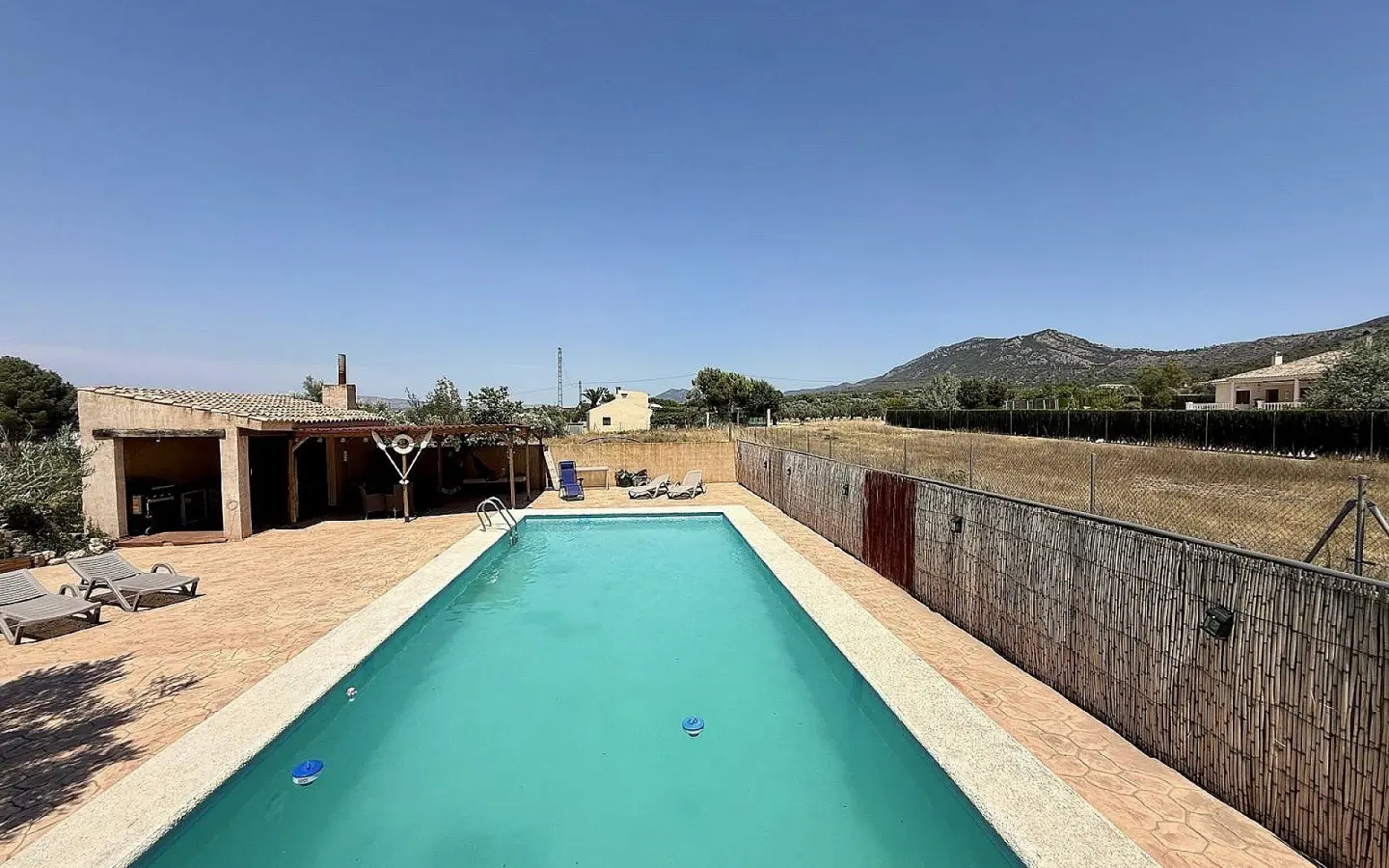 Country House Of 242 M² In Villena, Spain