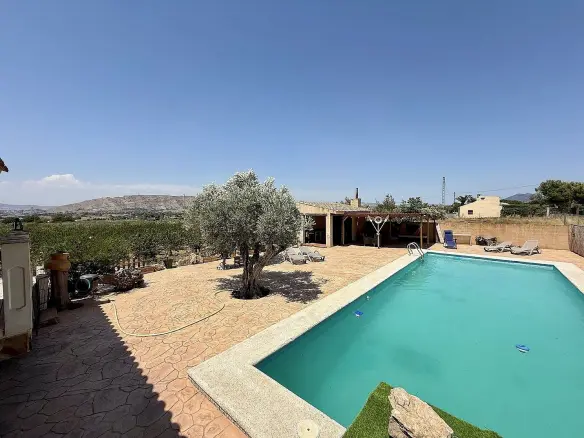4-bedroom Country House In Villena, Spain (242 M²)