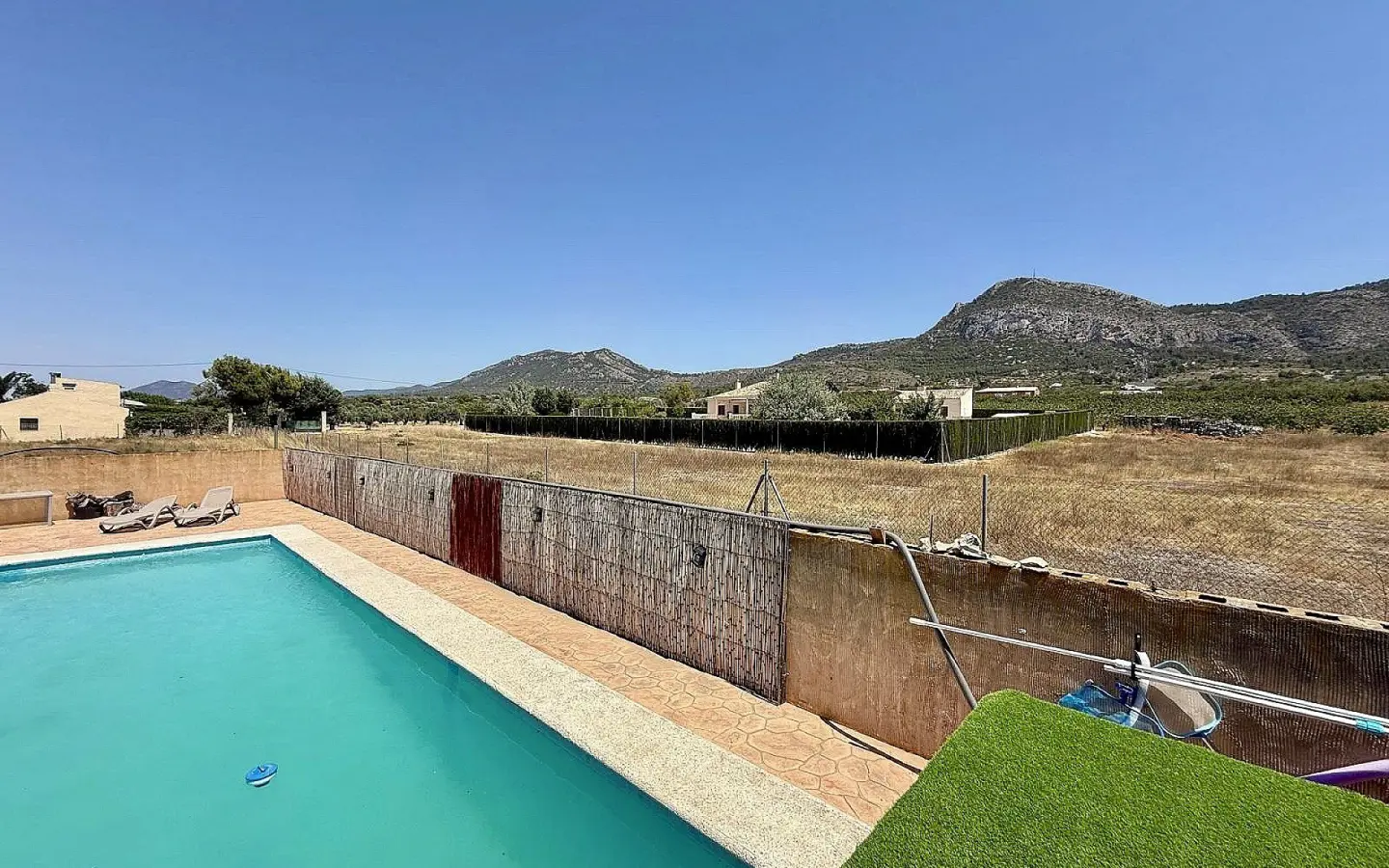 Country House Of 242 M² In Villena, Spain