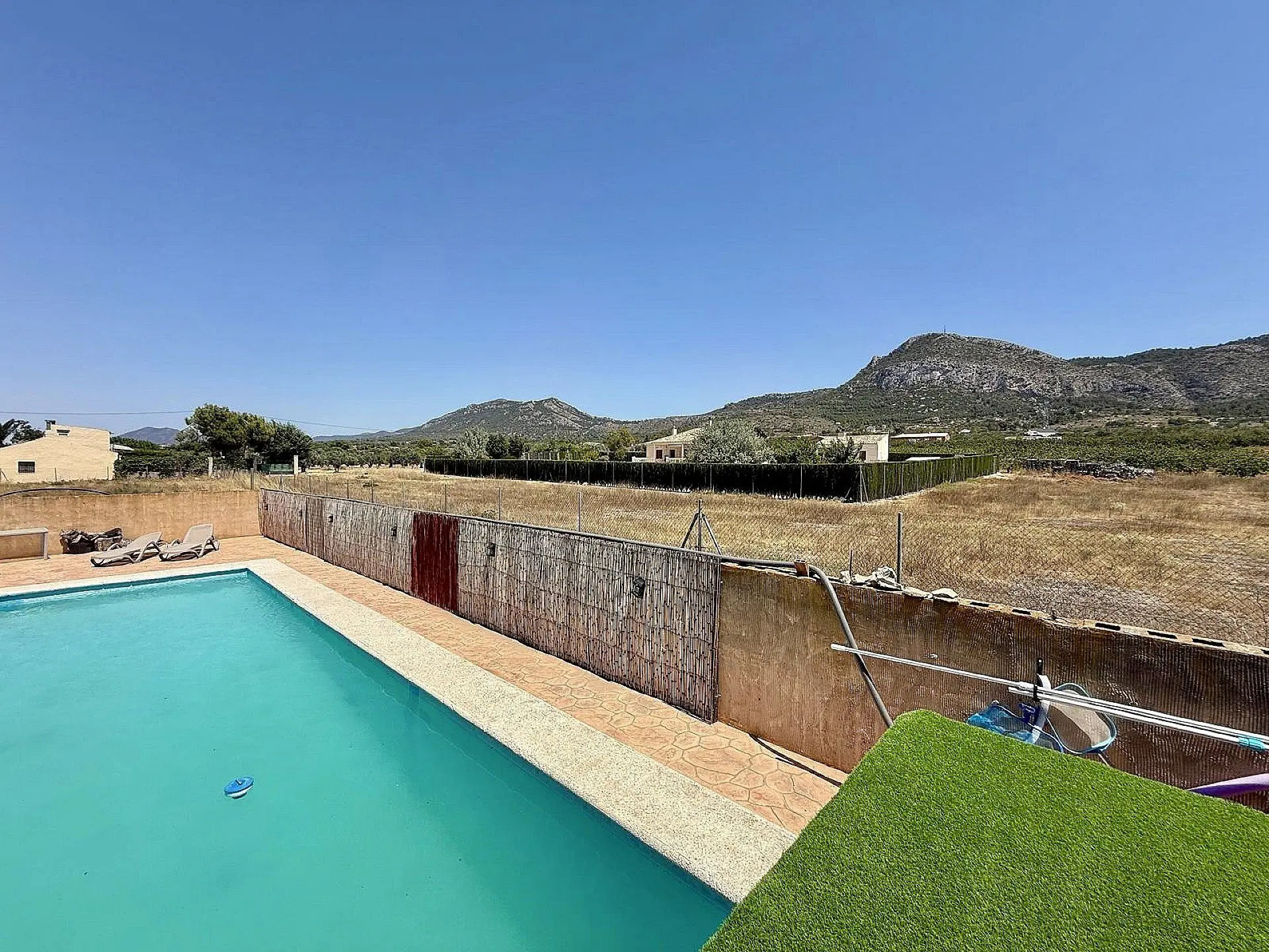 Country House Of 242 M² In Villena, Spain