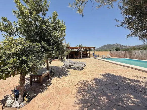 4-bedroom Country House In Villena, Spain (242 M²)