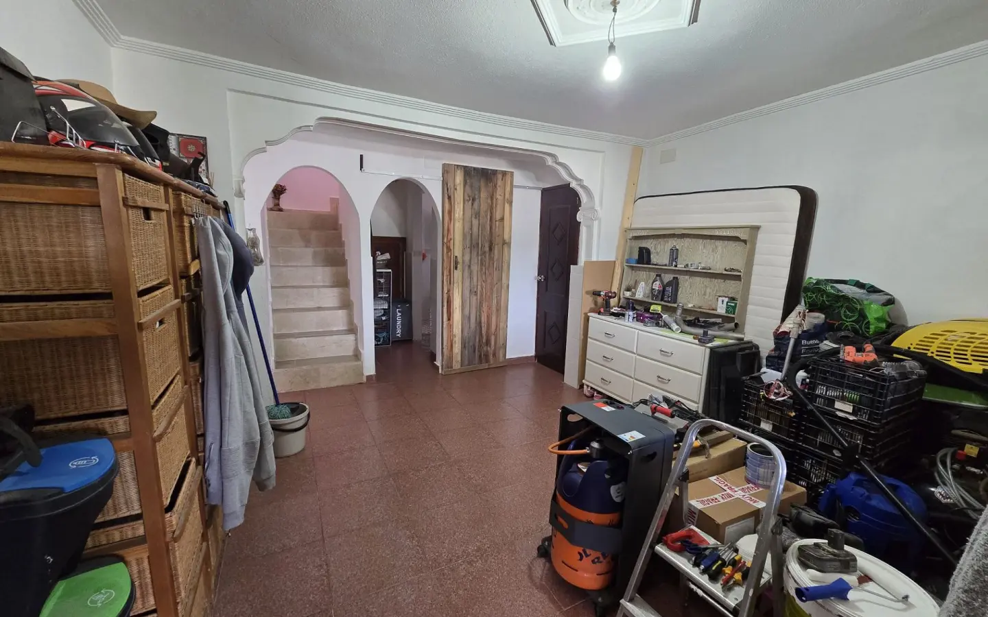 6-bedroom Detached Villa In Sax, Spain (238 M²)