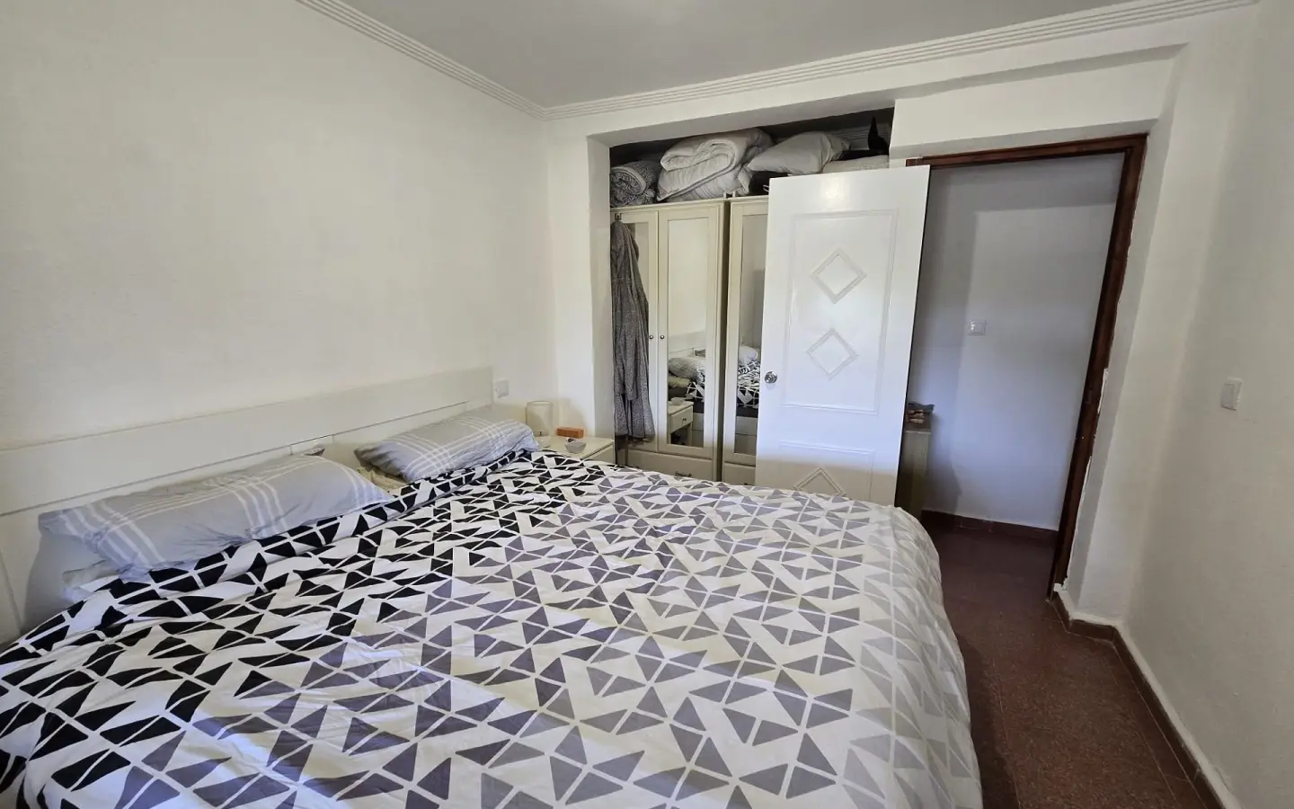 6-bedroom Detached Villa In Sax, Spain (238 M²)