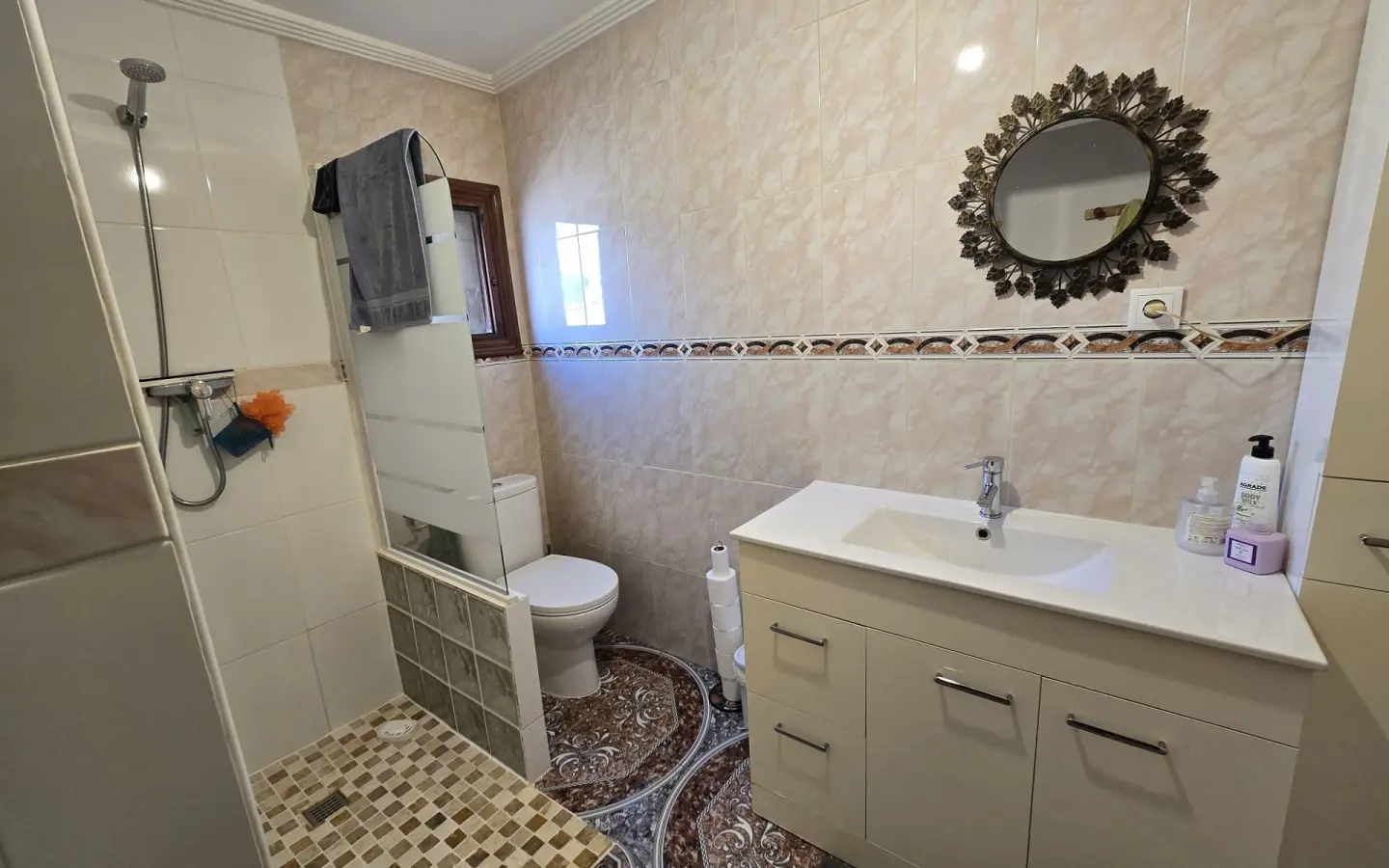 6-bedroom Detached Villa In Sax, Spain (238 M²)
