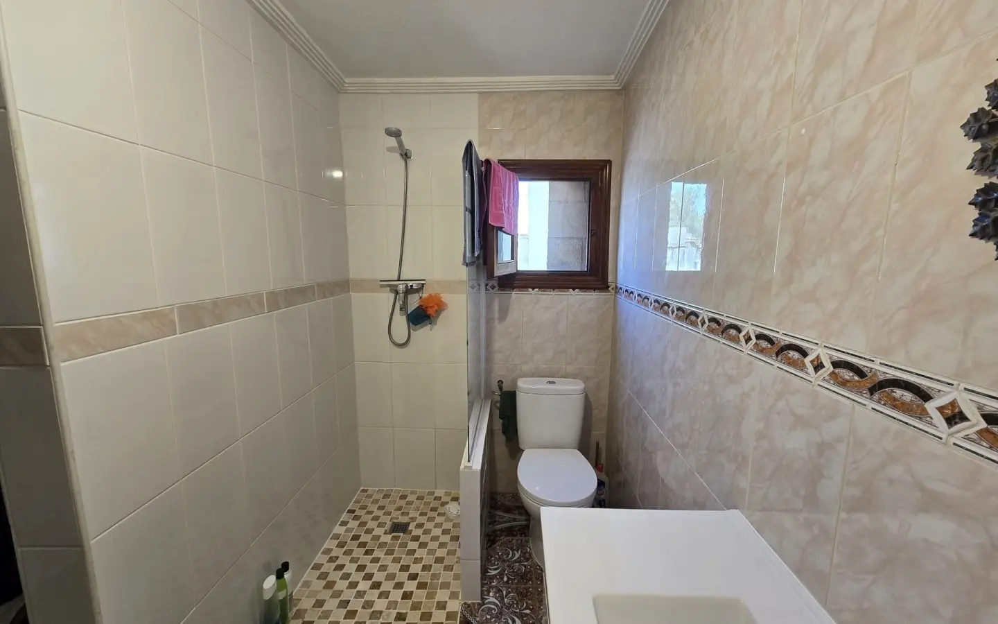 6-bedroom Detached Villa In Sax, Spain (238 M²)