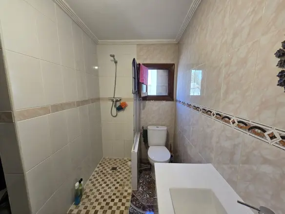 6-bedroom Detached Villa In Sax, Spain (238 M²)